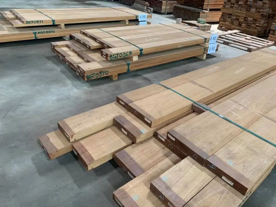 Sàn Gỗ Teak Ngoài Trời: Sự Lựa Chọn Hoàn Hảo Cho Không Gian Xanh