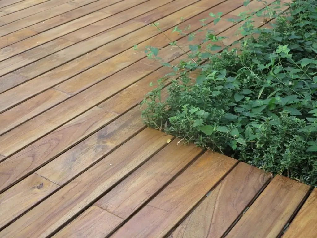 Sàn Gỗ Teak Ngoài Trời: Sự Lựa Chọn Hoàn Hảo Cho Không Gian Xanh