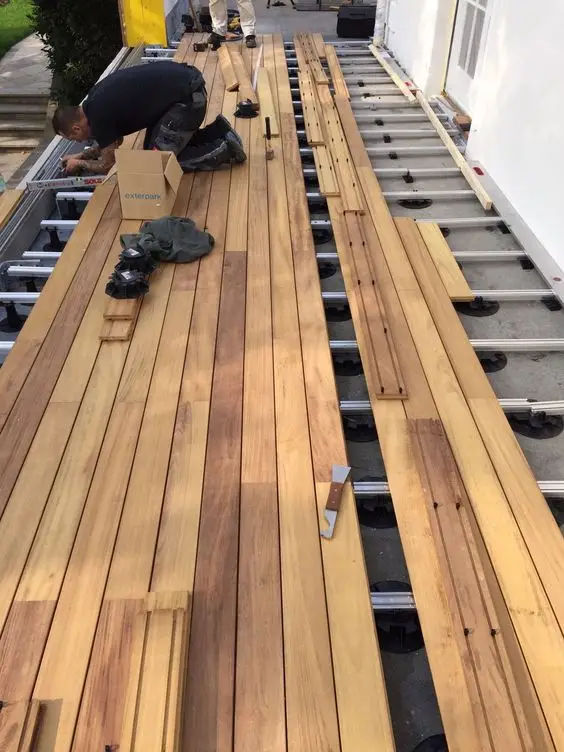 Sàn Gỗ Teak Ngoài Trời: Sự Lựa Chọn Hoàn Hảo Cho Không Gian Xanh