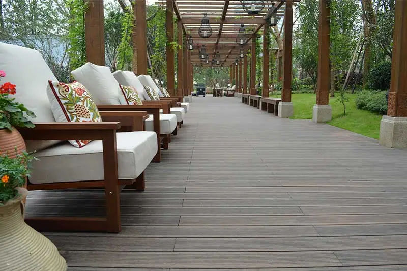 Sàn tre ngoài trời - Ưu điểm, nhược điểm, loại và cách thi công Sàn tre ngoài trời - Ưu điểm, nhược điểm, loại và cách thi công