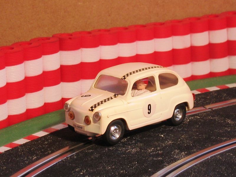 SEAT 600