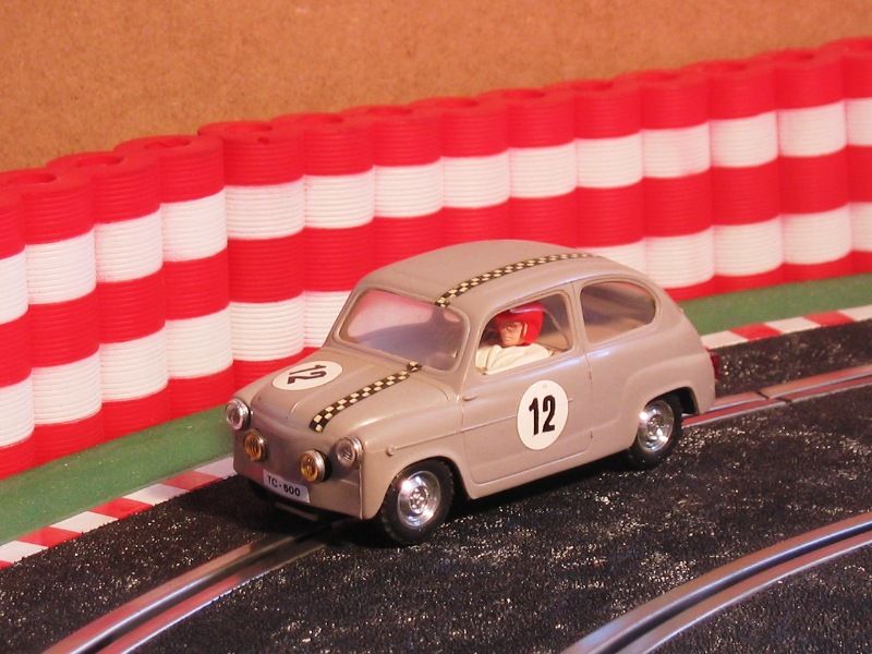 SEAT 600