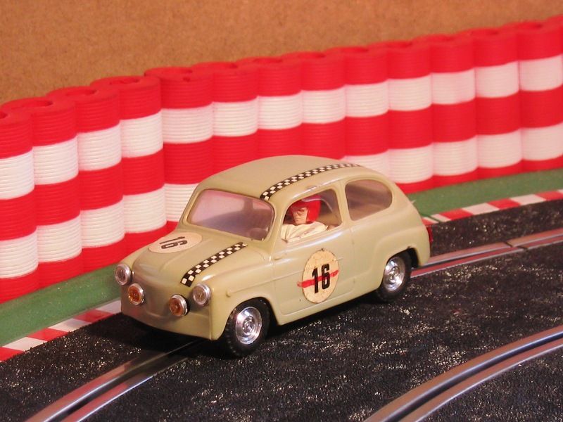 SEAT 600