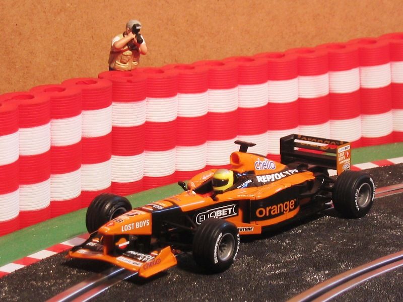 Arrows F-1 Team 2000 Showcar Firmado