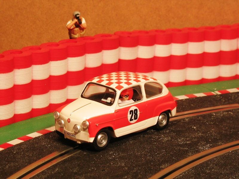 SEAT 600