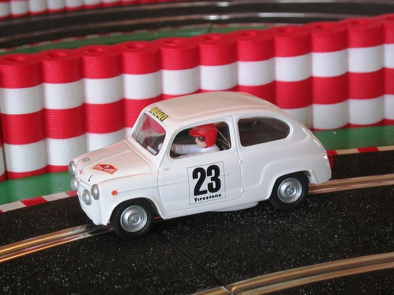 SEAT 600