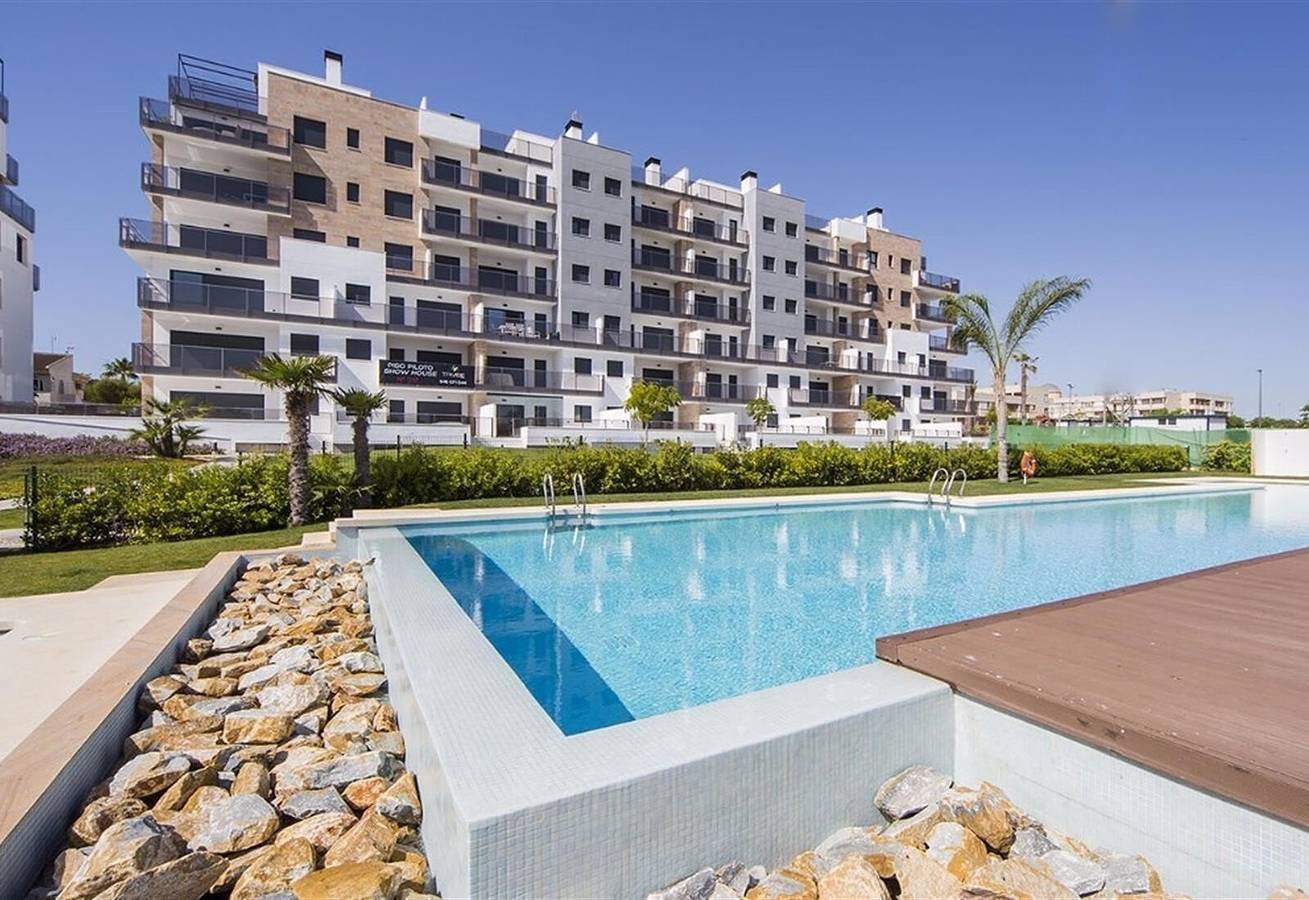 Apartment in Mil Palmeras with Sea View, Pool, Garden, Terrace, A/C & Wi-Fi