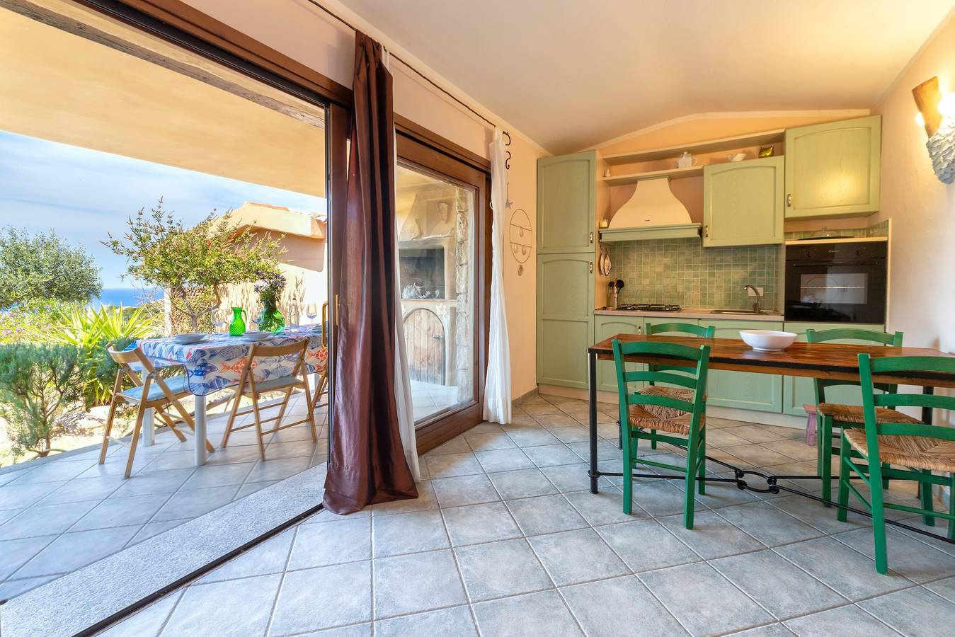 Villetta "Li Rocchi" with Sea View, Pool, Hot Tub, Wi-Fi, Ac, and Garden