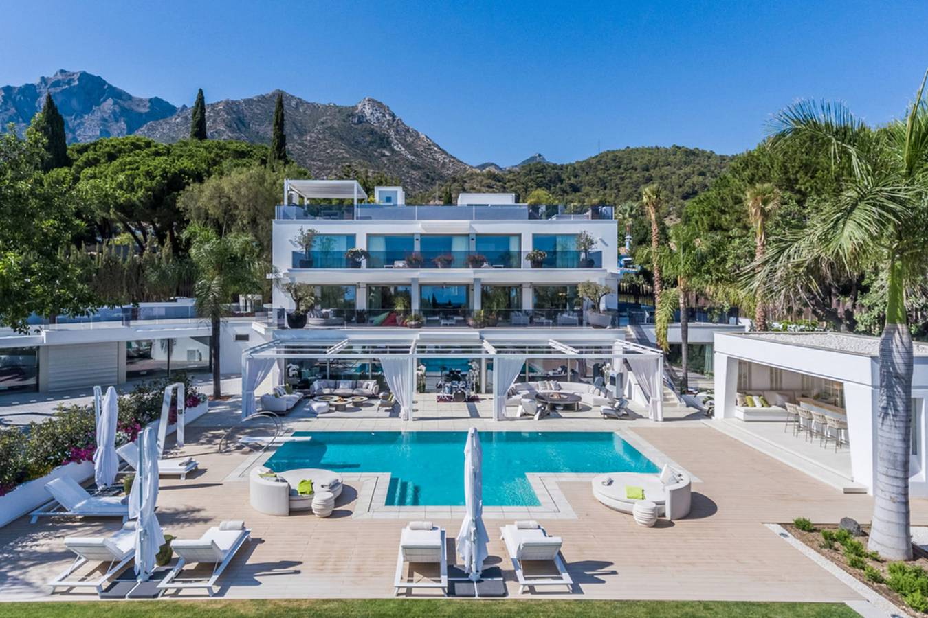 Villa for 16 people with hot tub