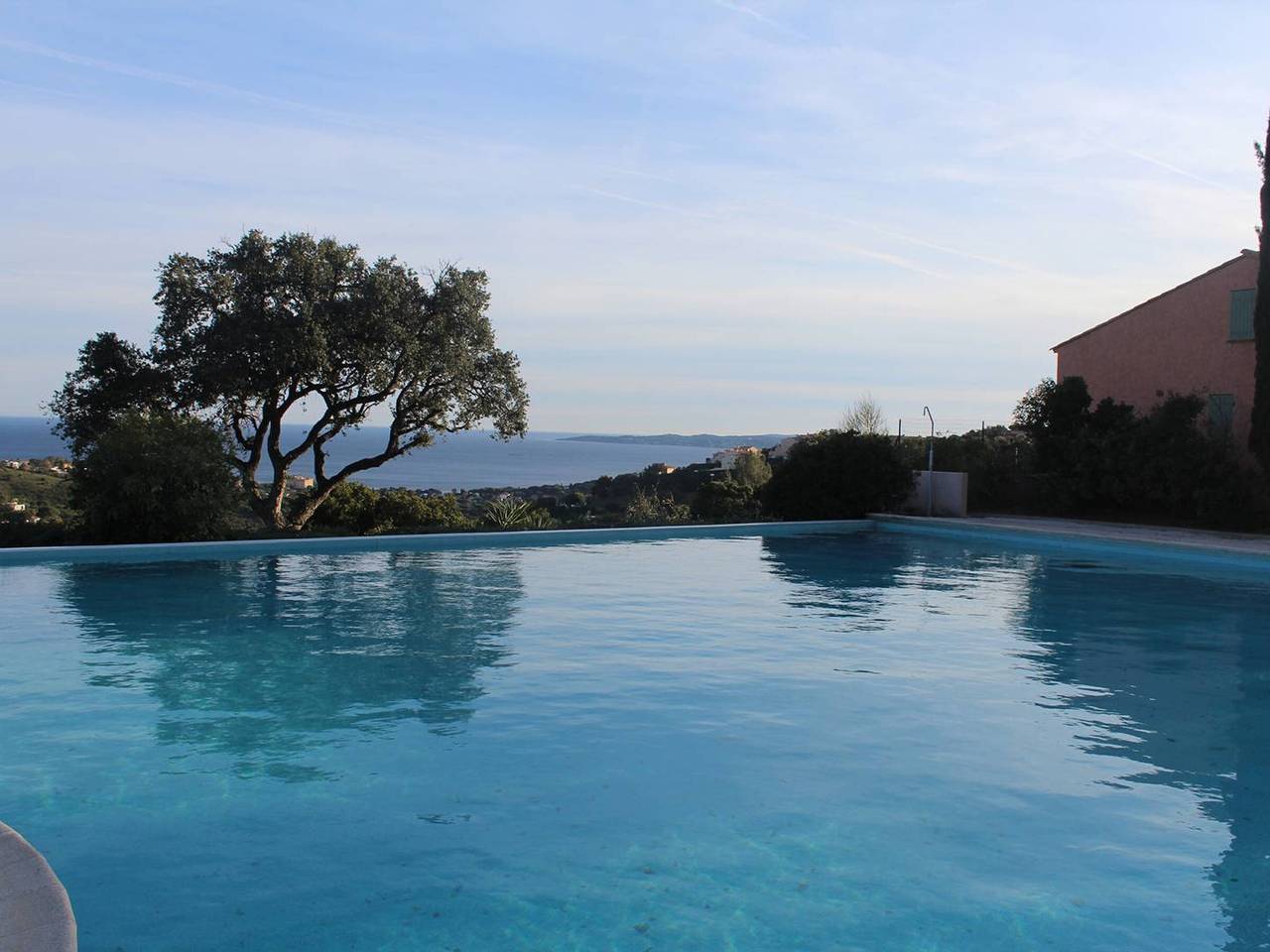Semi-detached T3 house with pool, air conditioning, parking, pets allowed
