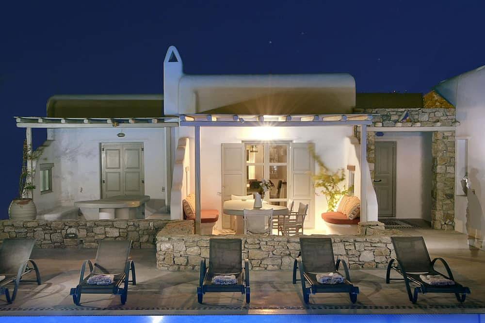 Modern & Stylish Property at Mykonos close to the beach