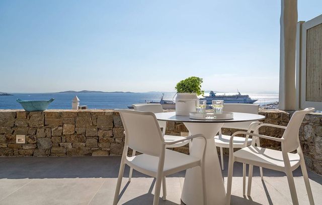 Villa Selvaris, Divine Sea Views, Private Furnished Terrace, Shared Pool, Mykonos