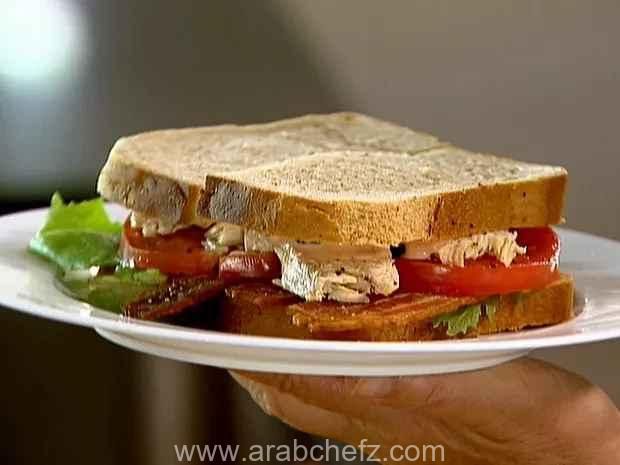 طريقة تحضير ساندويتش CBLTs ساندويتش CBLTs جاهز للتقديم