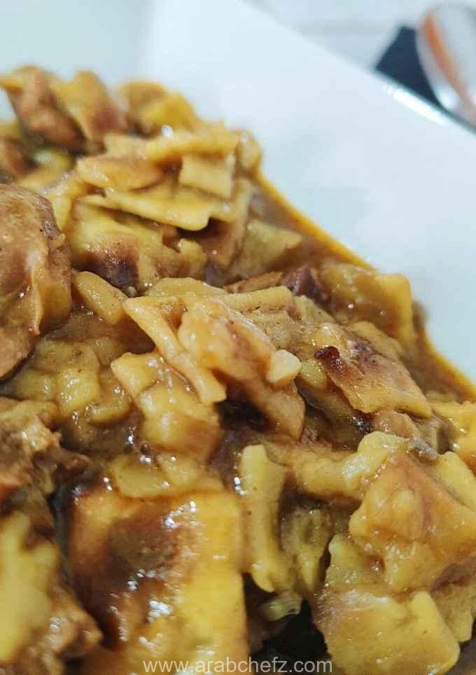 حساء غازباتشو مع أجنحة الدجاج وفطر البوليطس