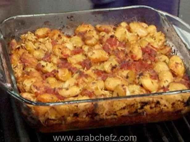 طبق جيجانتس اليوناني المخبوز بصلصة الطماطم الغنية