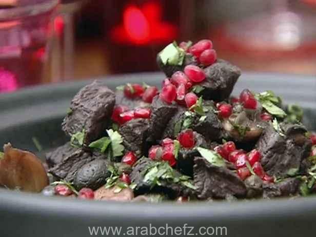 طاجن لحم الضأن مع الزيتون والبصل المكرمل