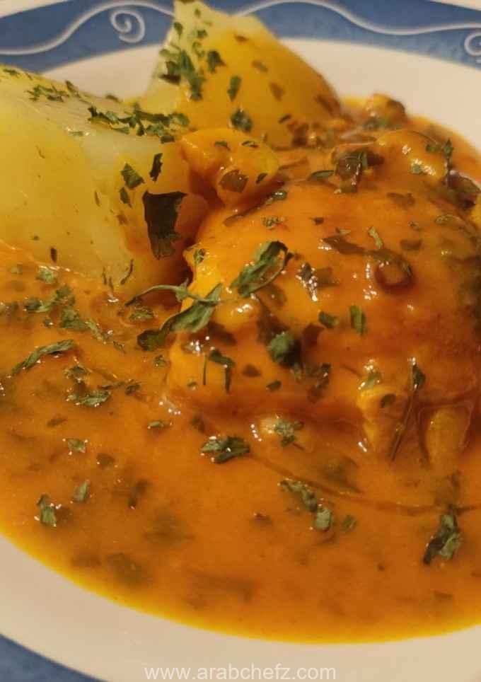 سمك الهلبوت مع صلصة الزعفران والفلفل الحلو