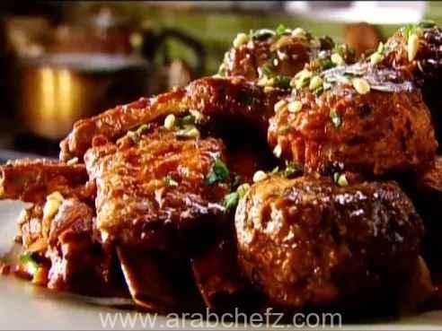 طبق راغو نابولي التقليدي مع المعكرونة