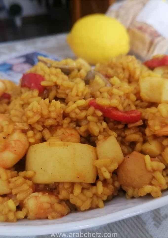 باييلا المأكولات البحرية مع السمك الأبيض