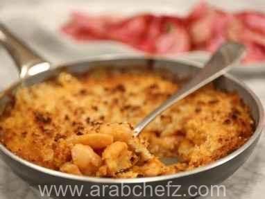 طبق فاصولياء ليما إسبانية مخبوزة مع جبنة مقرمشة وسلطة شمندر ملوّنة