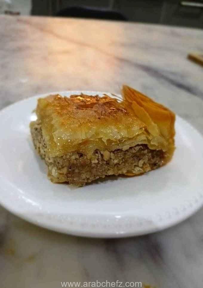 البقلاوة بالمكسرات والعسل
