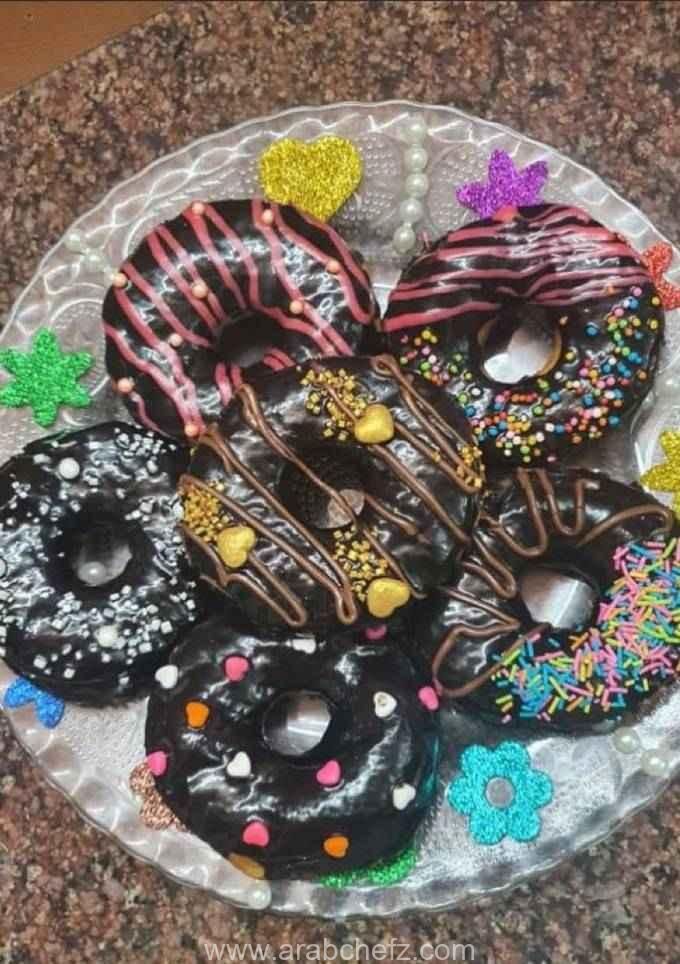 دوناتس مزينة