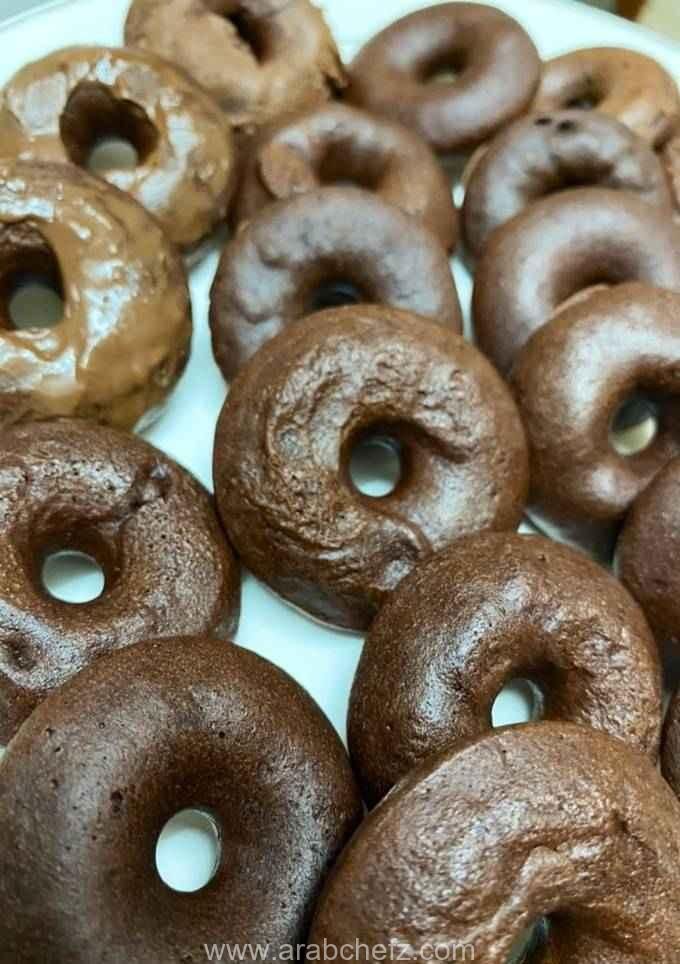 دونات الشوكولاتة في الآلة