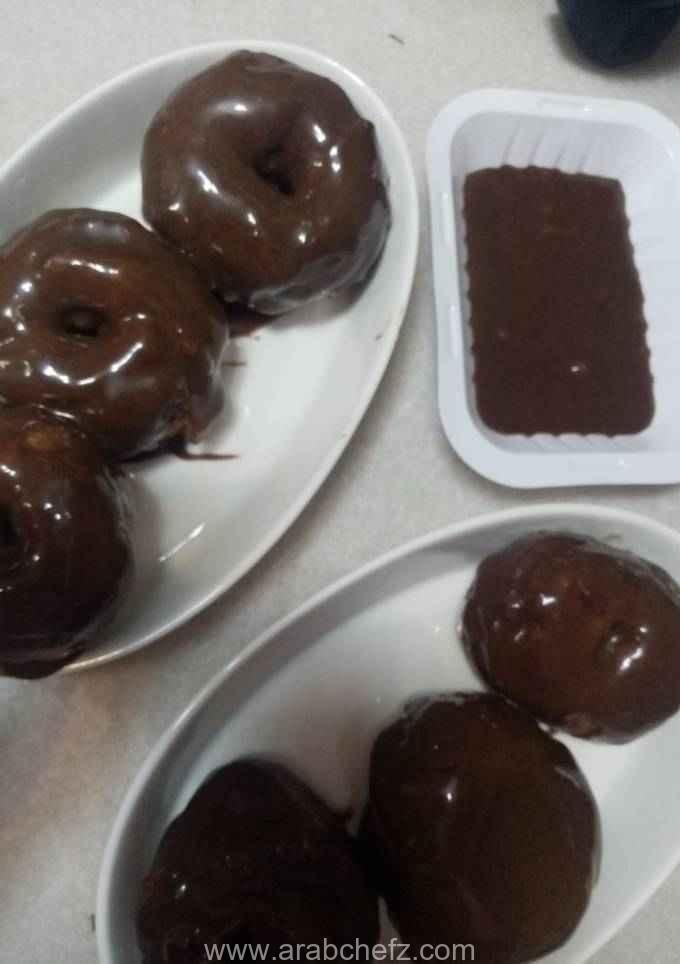 دونات بالشوكولاتة