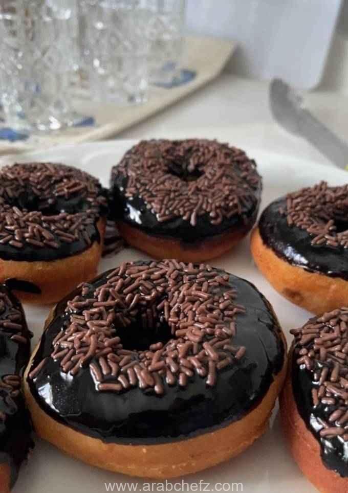 دونات بصوص الشوكولاته