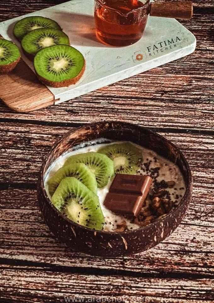 طبق الشوفان بالزبادي والكيوي