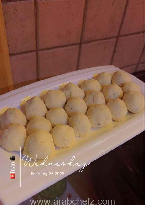 غريبة بالهيل