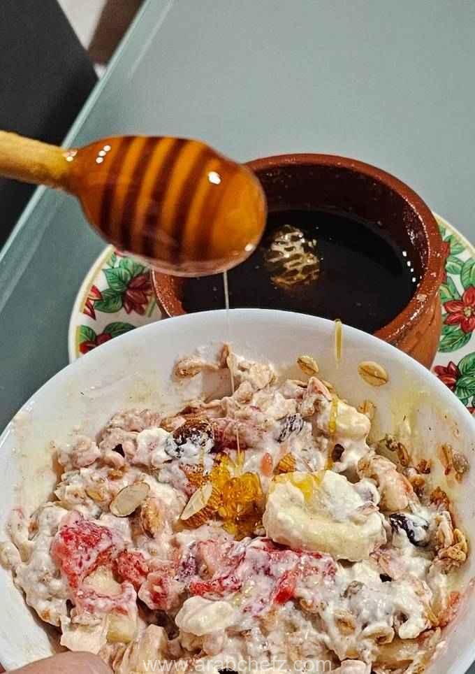 فطور صحي بالشوفان واليوغورت والعسل