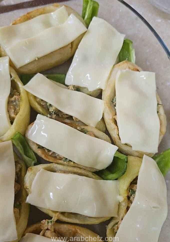 قوارب البطاطا بحشوة الدجاج والجبن