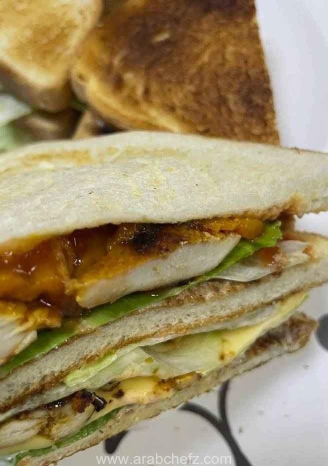 كلوب ساندوتش خفيف بصدور الدجاج