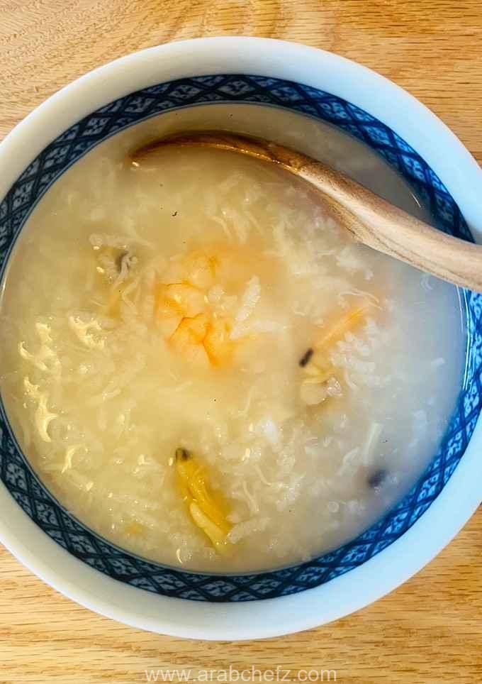 شوربة أرز صينية بمأكولات بحرية