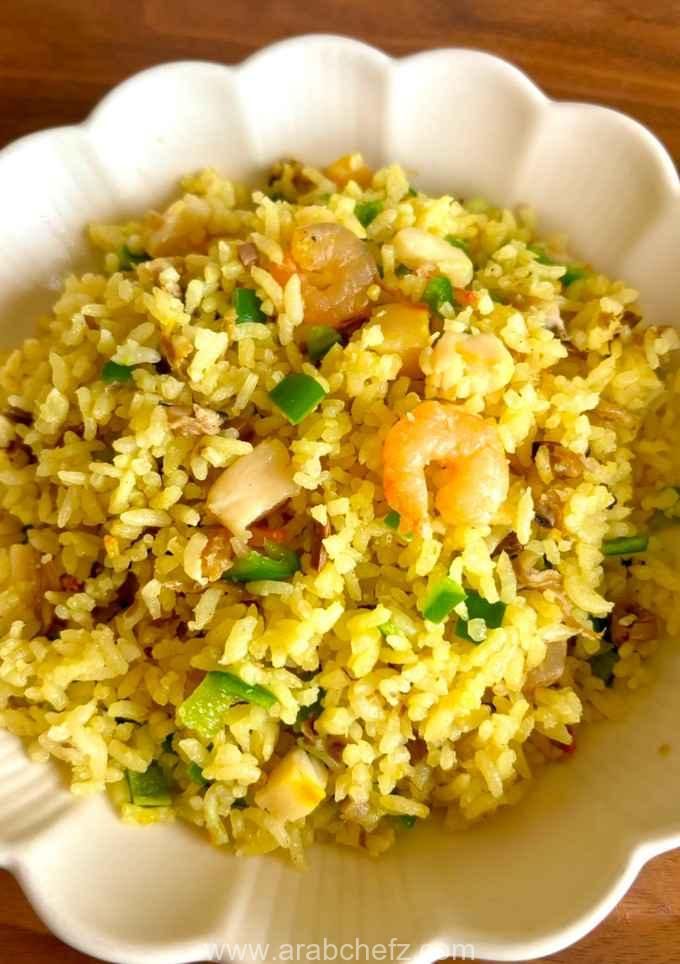 بيلاف المأكولات البحرية بالأرز طويل الحبة