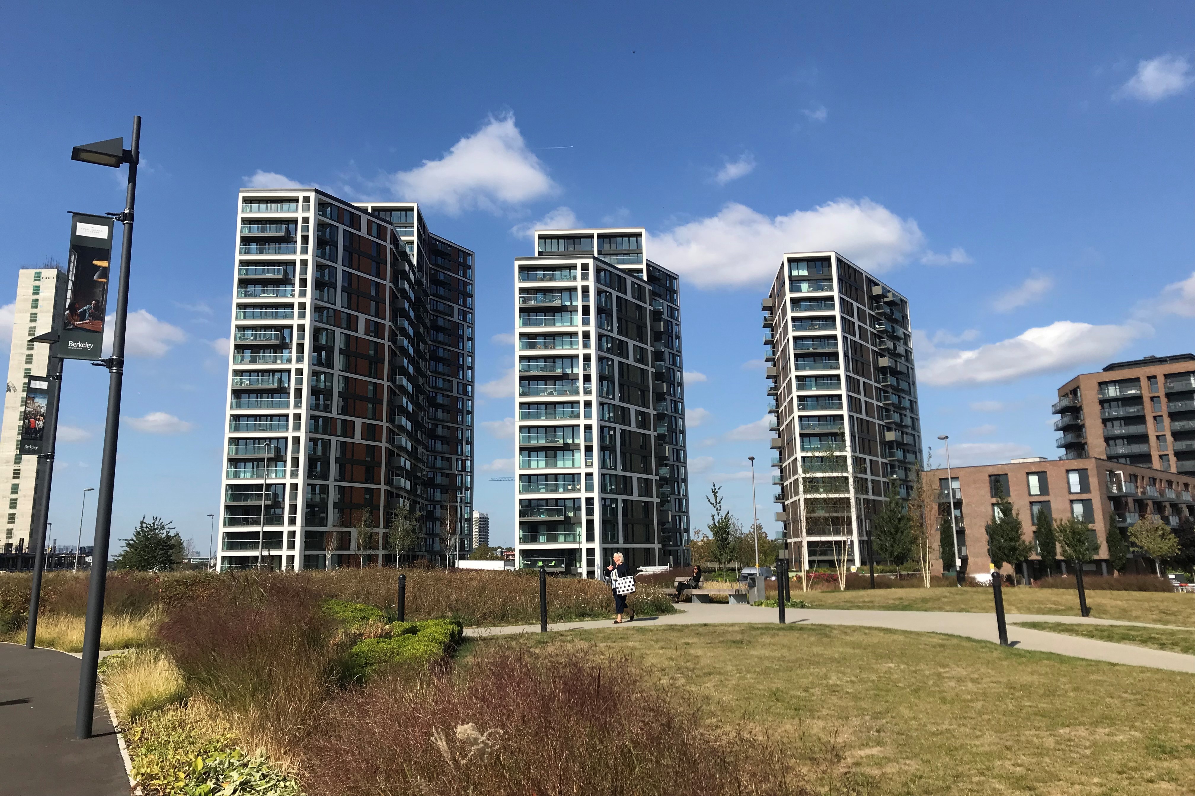 Royal Arsenal Riverside 3 buildings