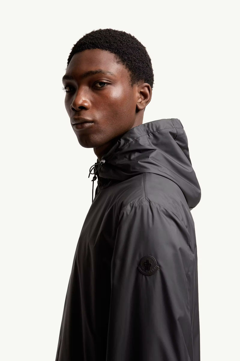 Adjustable hood with drawcord toggle