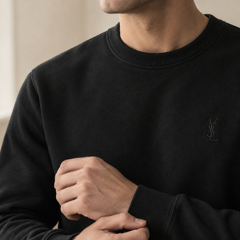 Ribbed crew neckline and cuff detail