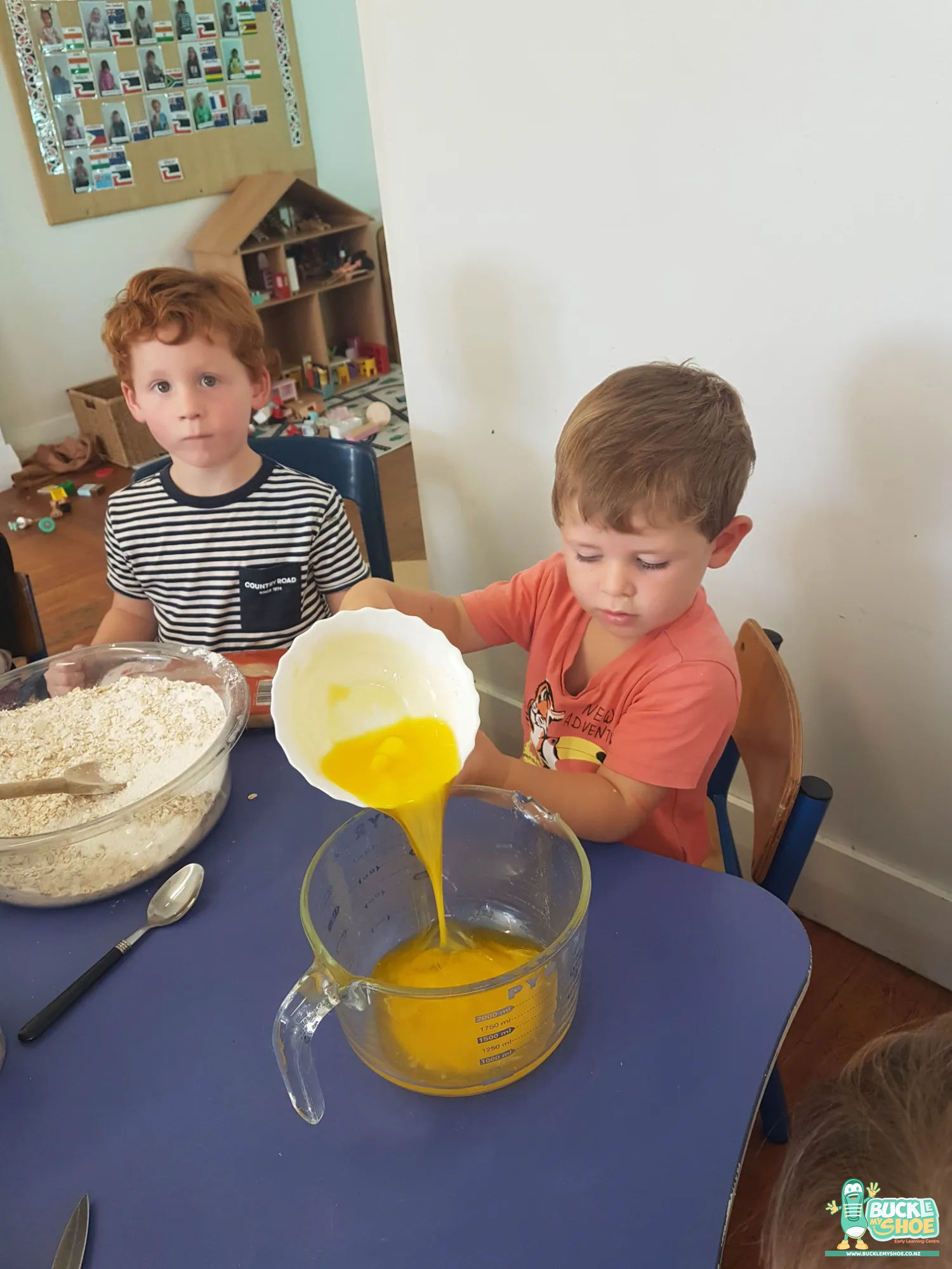 Buckle My Shoe Tauranga & Papamoa | Childcare, Preschool, Daycare | A happy child displaying a plate of freshly baked cookies for friends.