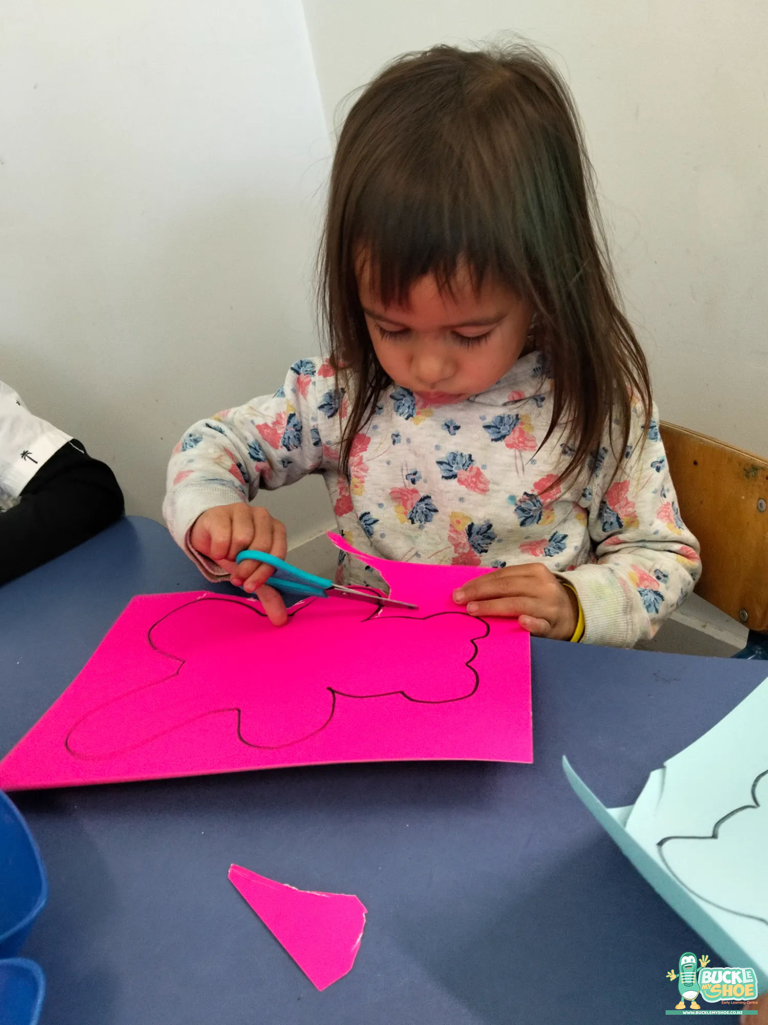 Buckle My Shoe Tauranga & Papamoa | Childcare, Preschool, Daycare | Tamariki sitting in a circle sharing stories about their furry friends.