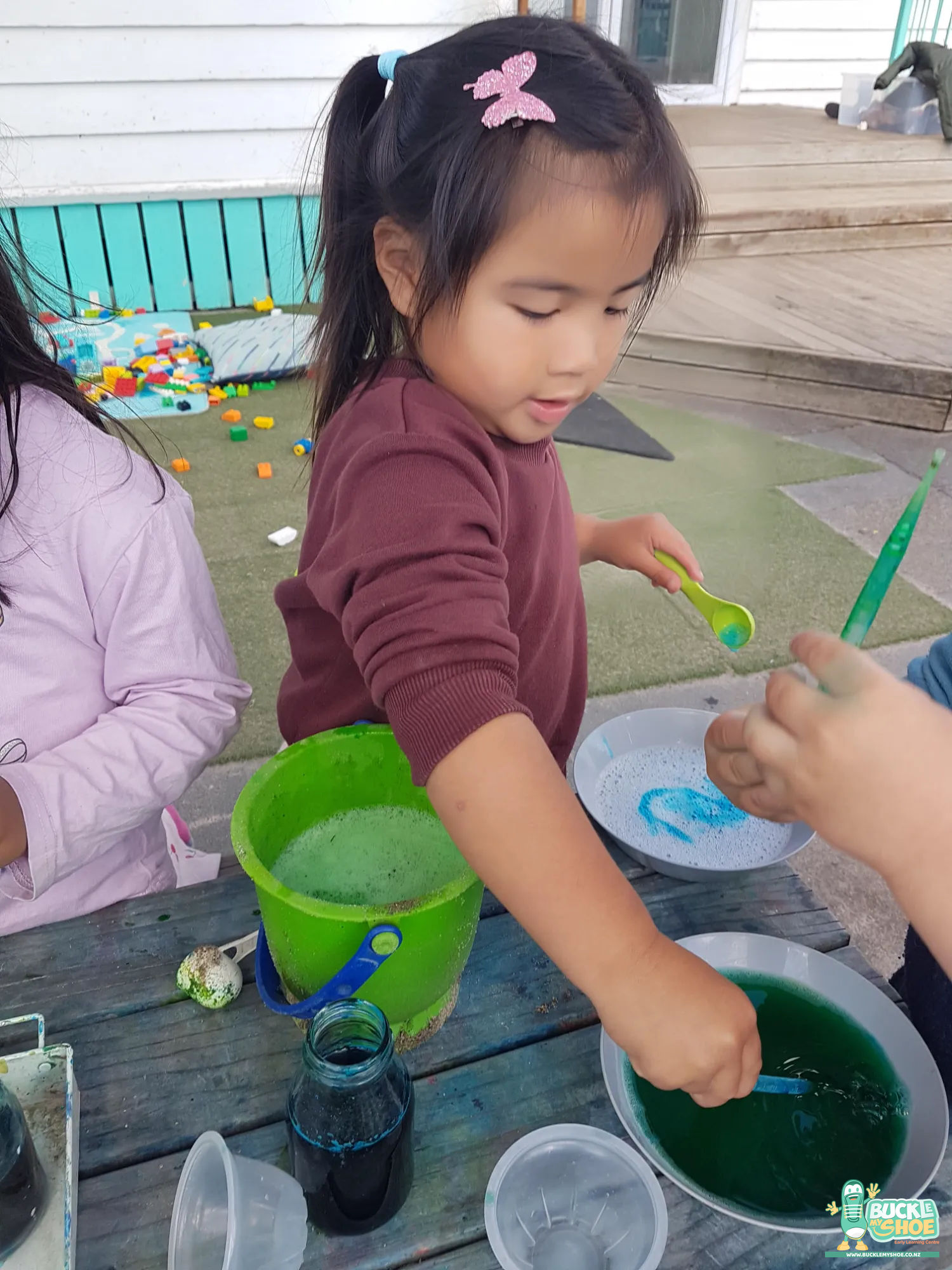 Buckle My Shoe Tauranga & Papamoa | Childcare, Preschool, Daycare | Close up of colourful plumes swirling as dye drops into water bowls.