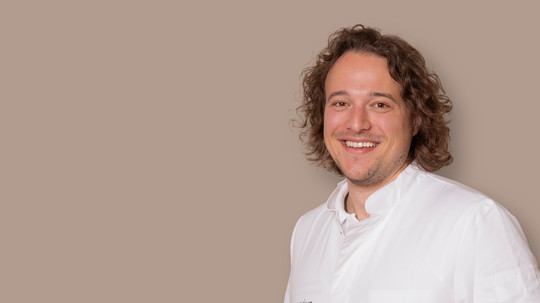 Dr. med. Timo Tucholski, Oberarzt i.V. Urologie Dr. med. Timo Tucholski, Oberarzt i.V. Urologie