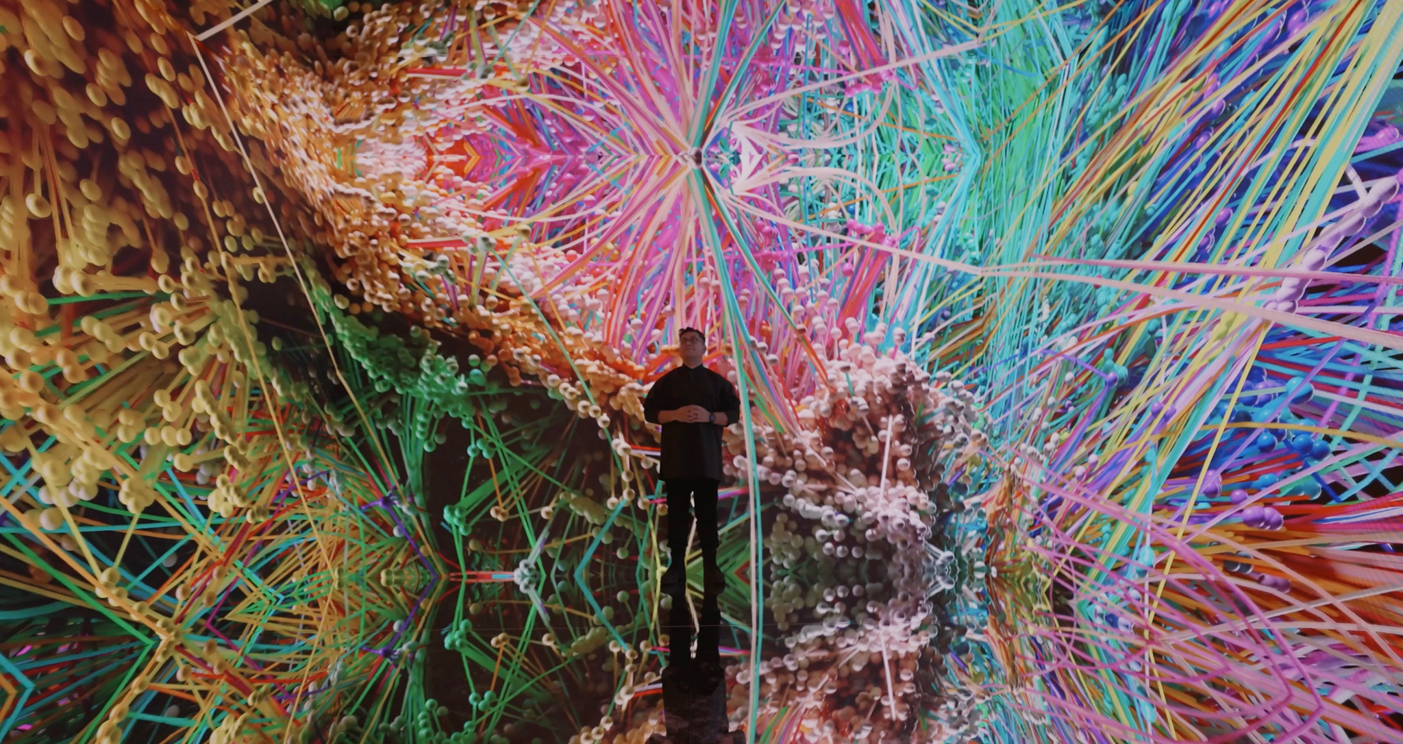 Der Künstler Refik Anadol macht aus Daten Kunstwerke für alle Sinne.