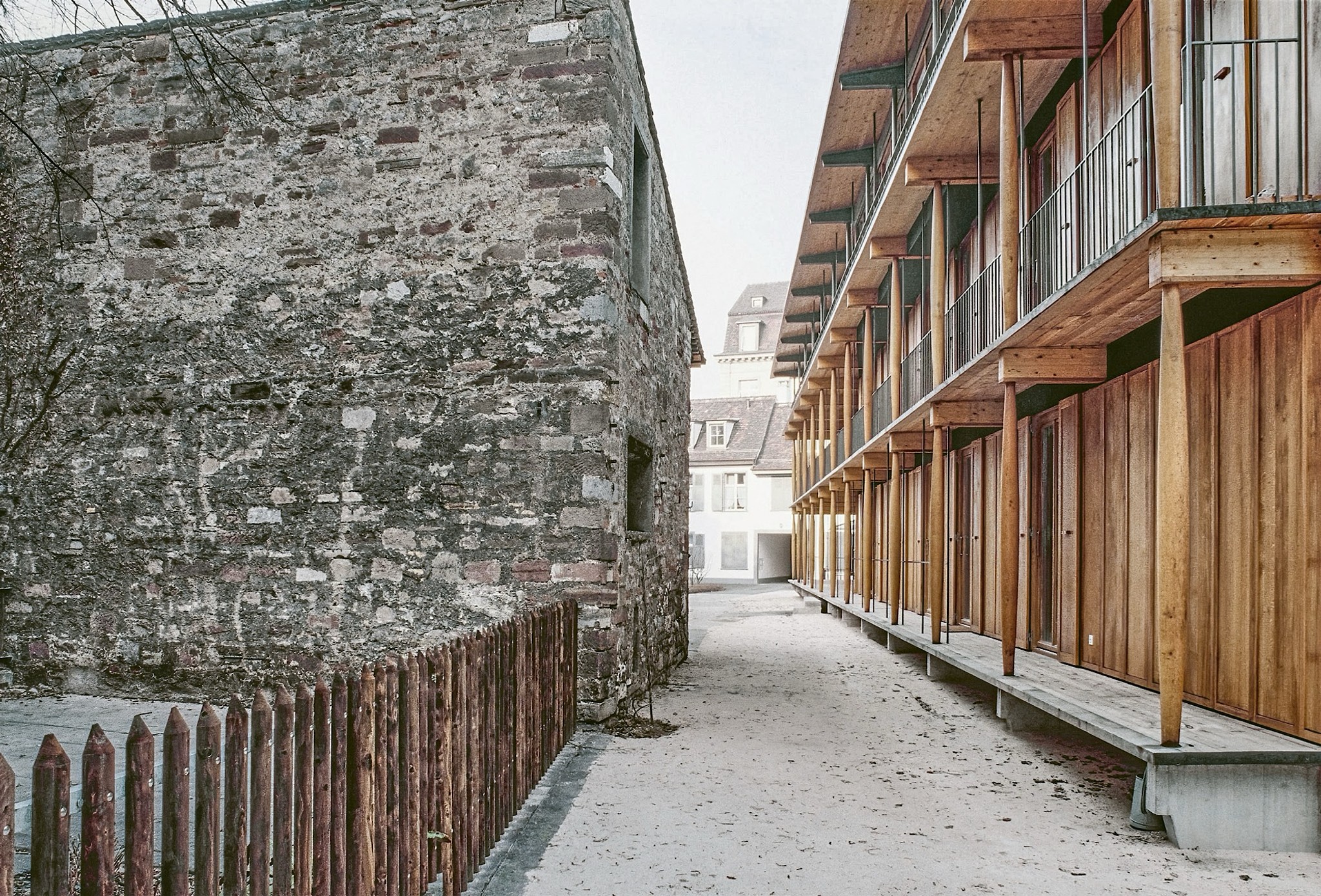 Der Architekt ist auch ein Fotograf: ‹Wohnhaus entlang einer Brandmauer› in Basel, abgelichtet 1988 von Pierre de Meuron.