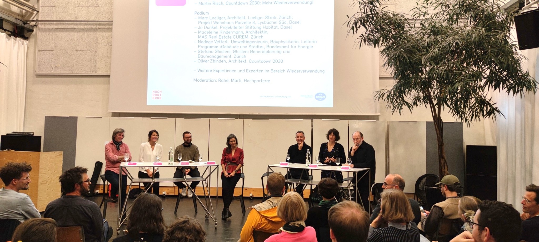 Grosses Thema, grosses Podium: Marc Loeliger, Madeleine Kindermann, Oliver Zbinden, Moderatorin Rahel Marti, Stefano Ghisleni, Nadège Vetterli und Jo Dunkel (v.l.n.r).