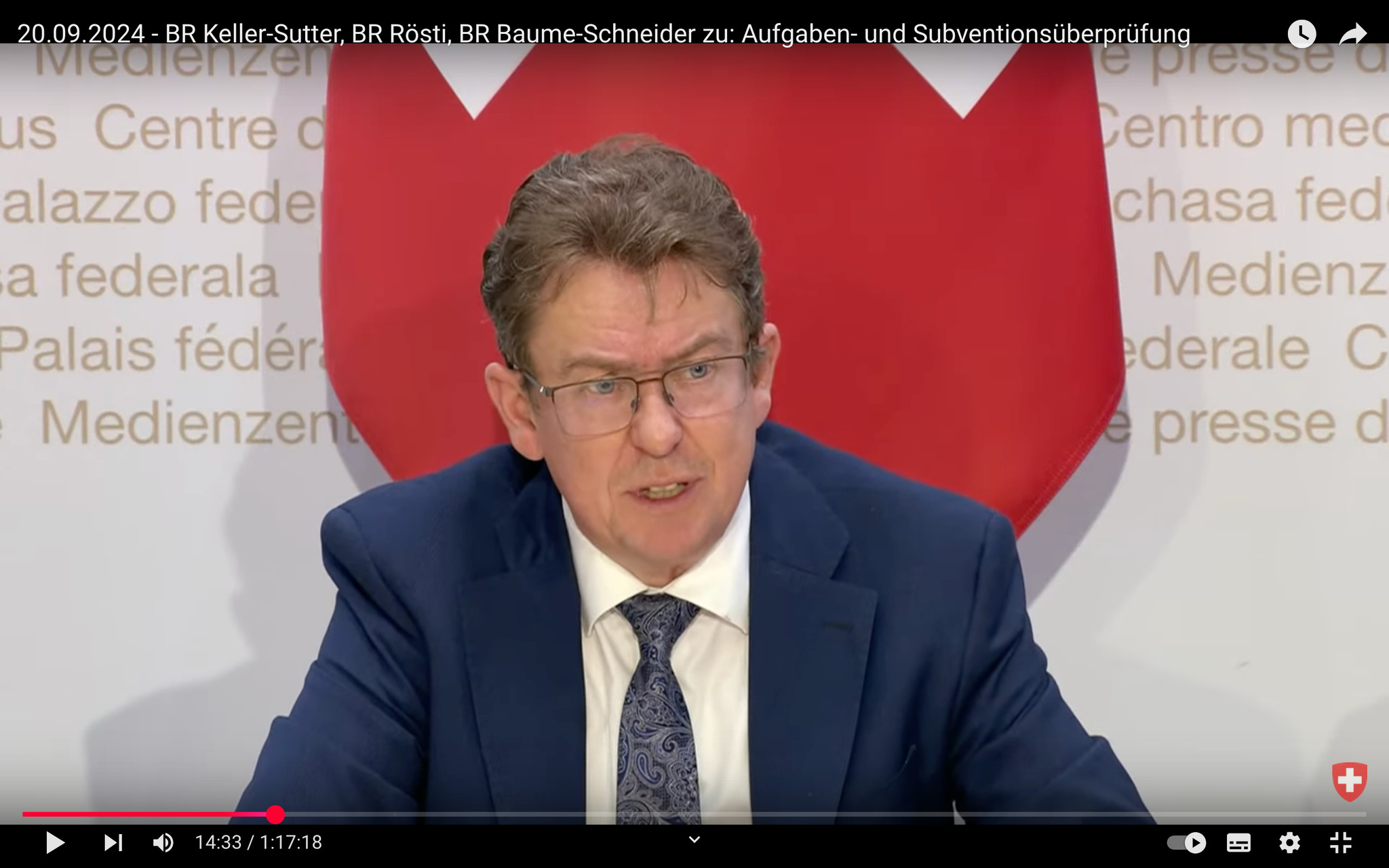 An der Medienkonferenz im September 2024 erklärt Umweltminister Alber Rösti, das Gebäudeprogramm habe seinen Dienst getan und es gäbe zu viele Mitnahmeffekte.