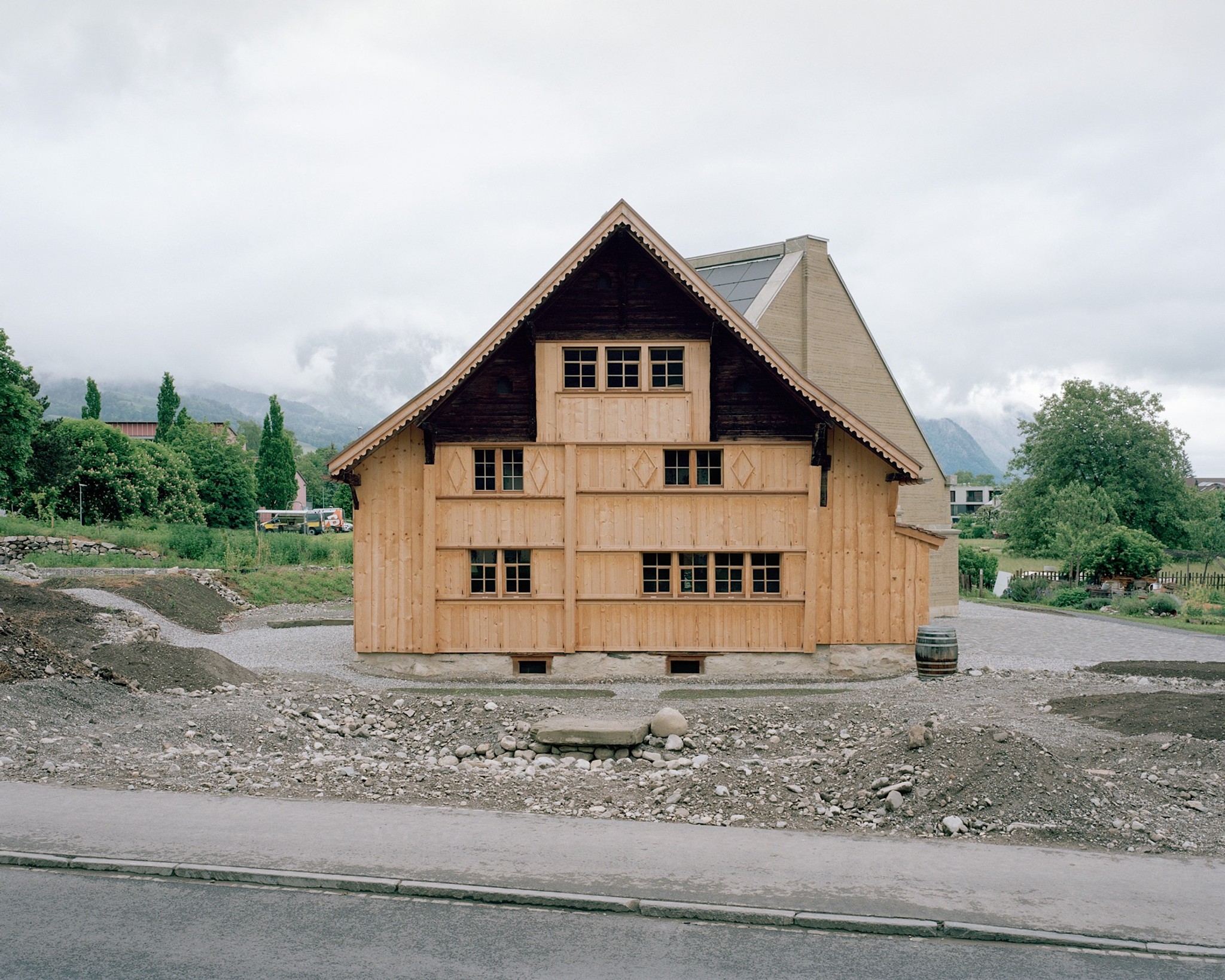 Versetztes Haus mit versetztem Anbau in Lehm: Gässli 5 in Grabs