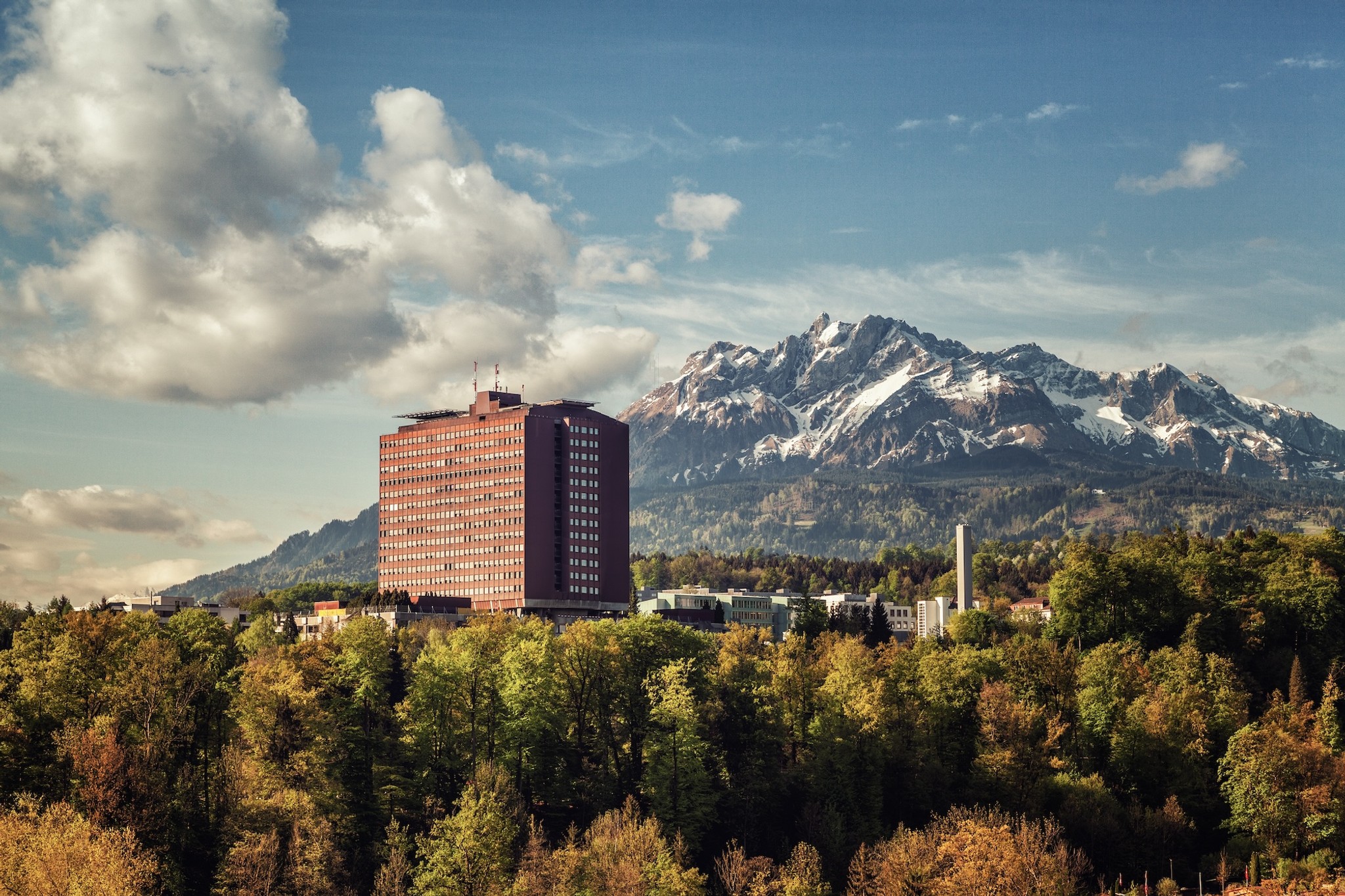 Die Zukunft des stadtbekannten «Schoggiturms» ist ungewiss. Foto: LUKS