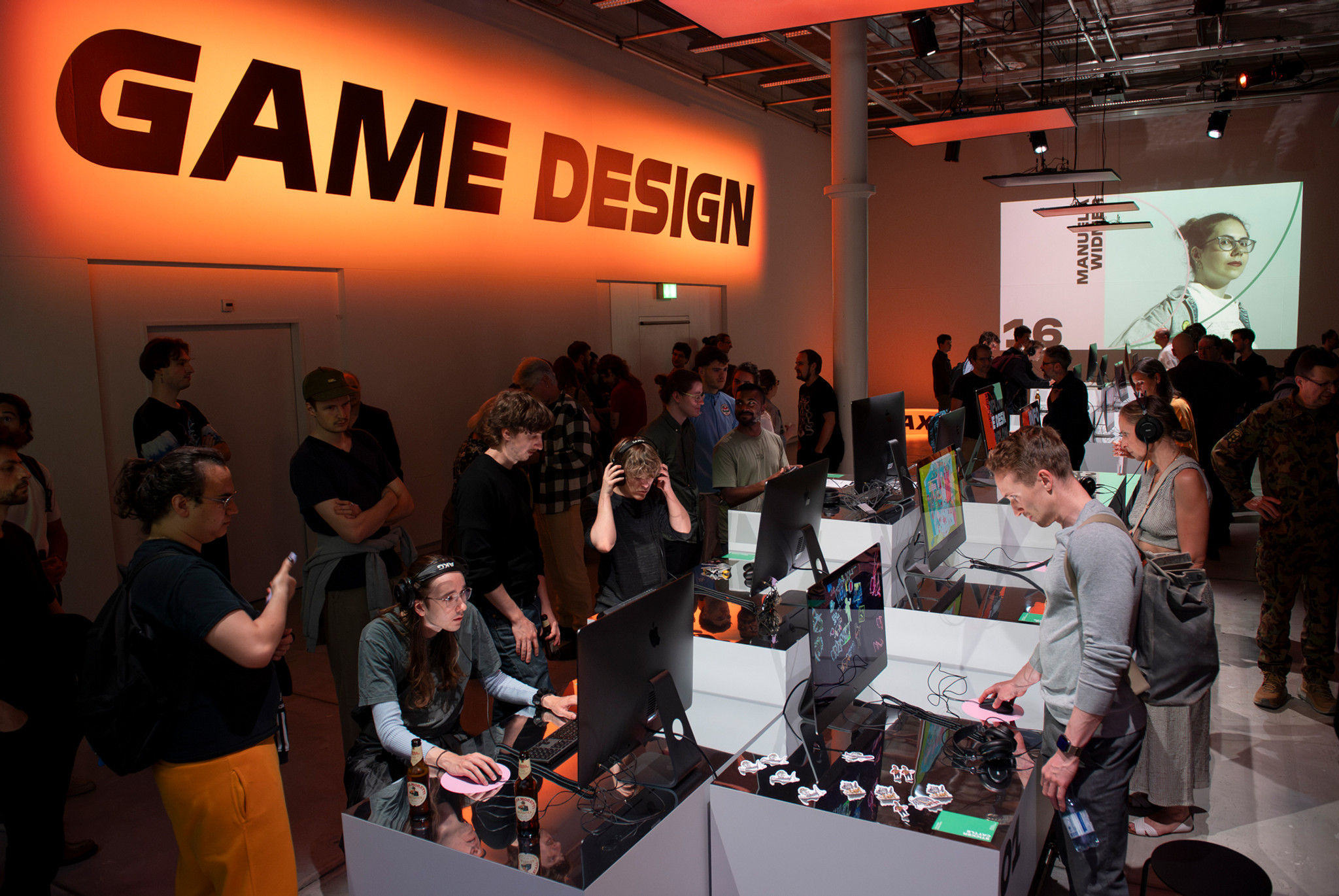 Welche Anziehungskraft eine gemeinsame, umfassende Diplomausstellung entfalten kann, zeigt derzeit die ZHdK. Diplomausstellung Bereich Game Design. Foto: Guillaume Musset, ZHdK